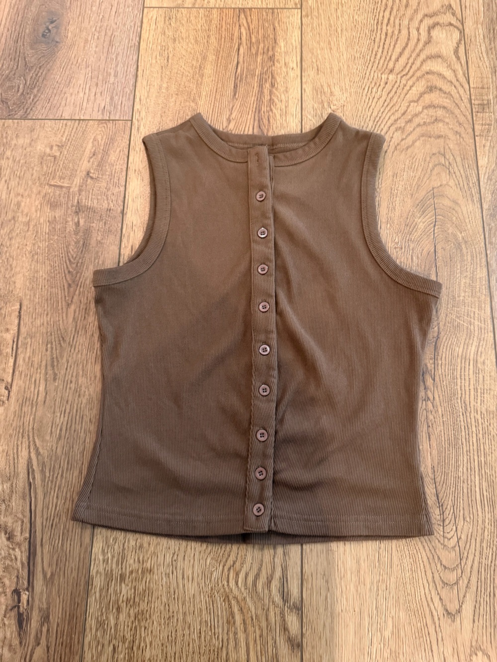 Sleeveless Ribbed Button-Front Tank in Brown